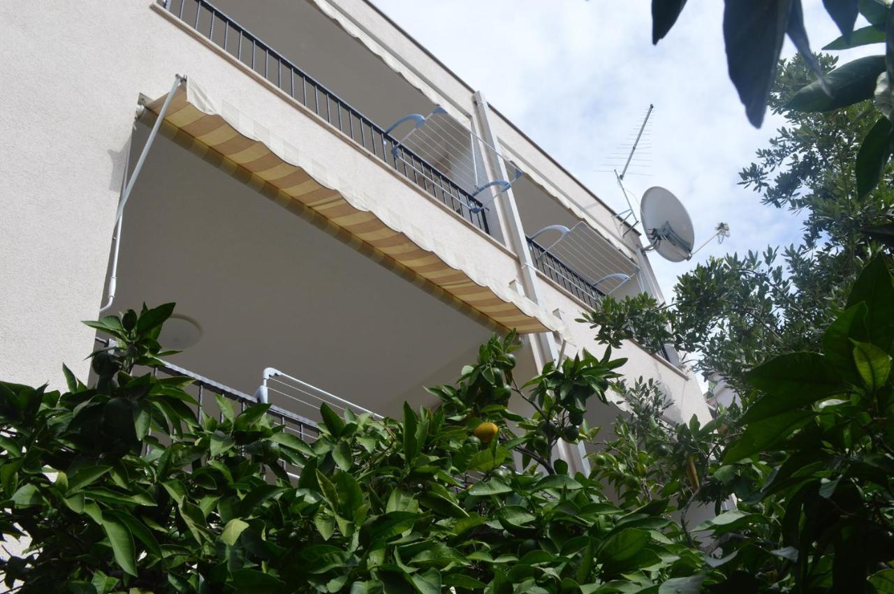 Apartments with a parking space Makarska - 11361 Exteriör bild